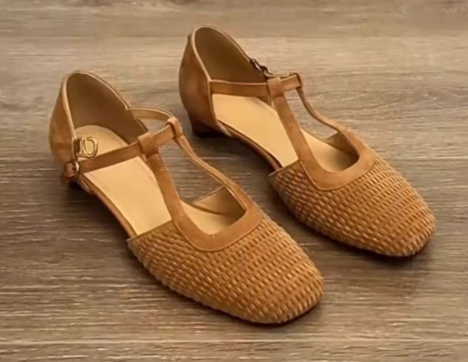 Retro-style toe-secured high-heeled sandals